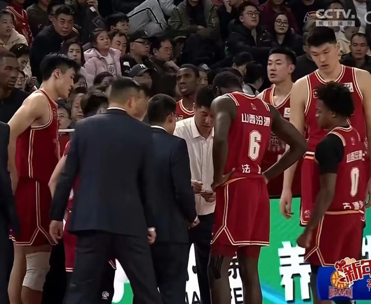 山西队主场大胜，全队表现抢眼